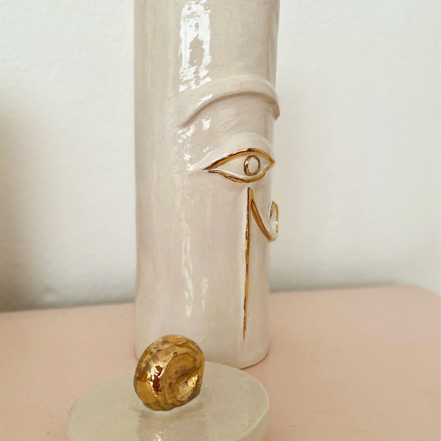 All loving eye